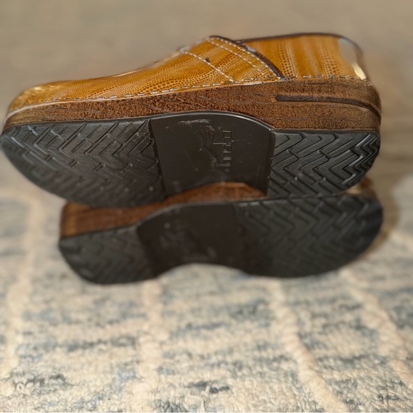 Dansko Professional Clogs Size 39 - Picture 15 of 16